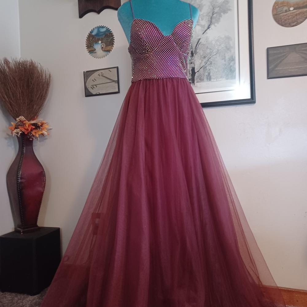 B. Darlin Sparkly Bodice Tulle Prom Gown Size 7/8